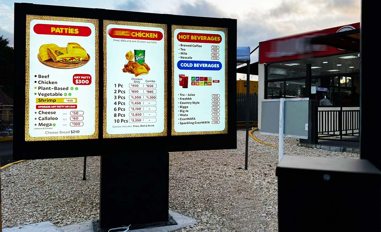 Цифровое меню Drive-Thru | Умное, водонепроницаемое и с высокой яркостью