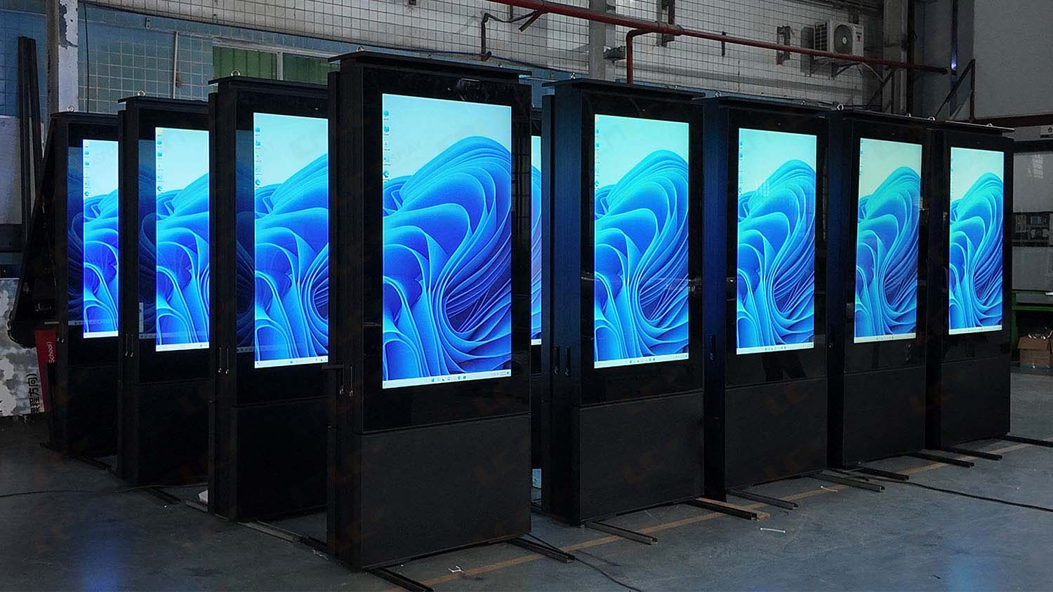 Outdoor LCD digital signage solution designed with aluminum cabinet structure.