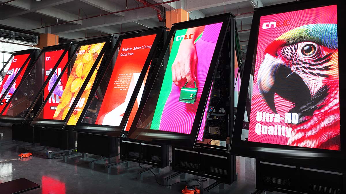 P2.5 outdoor LED totem display featuring a high-brightness 5000 nits LED screen, aluminum enclosure, and IP65 weatherproof design for outdoor digital signage.
